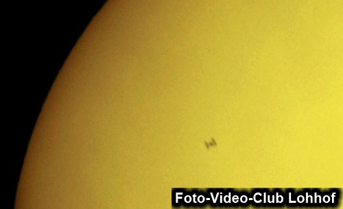 ISS mit Sonne im Hintergrund